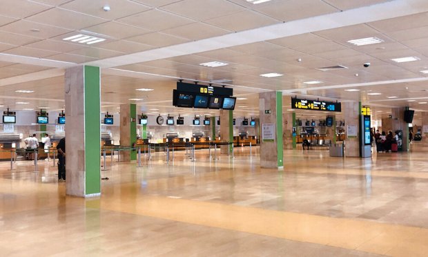 All the information about flights departures, arrivals, parking, services, map, car rental and . Girona Costa Brava Airport Callcarlos