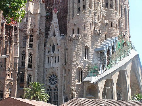 Vamos a visitar barcelona durante nuestro crucero el próximo mes. Traveler Guide Traces Of Gaudi In Barcelona