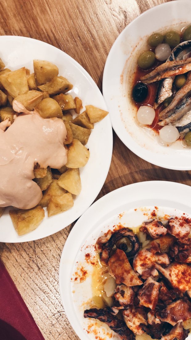 Nur wenige schritte vom bahn­hof kochstraße ent­fer­nt kön­nen sie der großs­tadt ent­fliehen und ein­tauchen in die kleine spanis­che welt des barcelona. Best Tapas Bars In Barcelona Updated Barcelona Food Experience