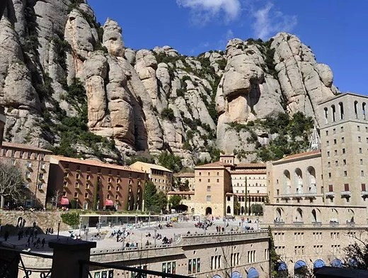 Encuentra las mejores excursiones de un día desde barcelona . Filipino Tour Guide In Barcelona Private Tours In Spain